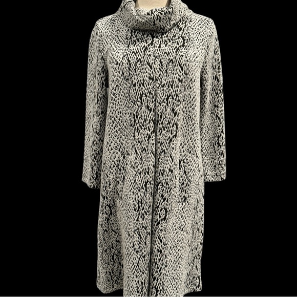Tyler Boe Dresses & Skirts - Tyler Boe New without tags Soft Knit Animal Print Dress With 3/4 sleeves. Size S